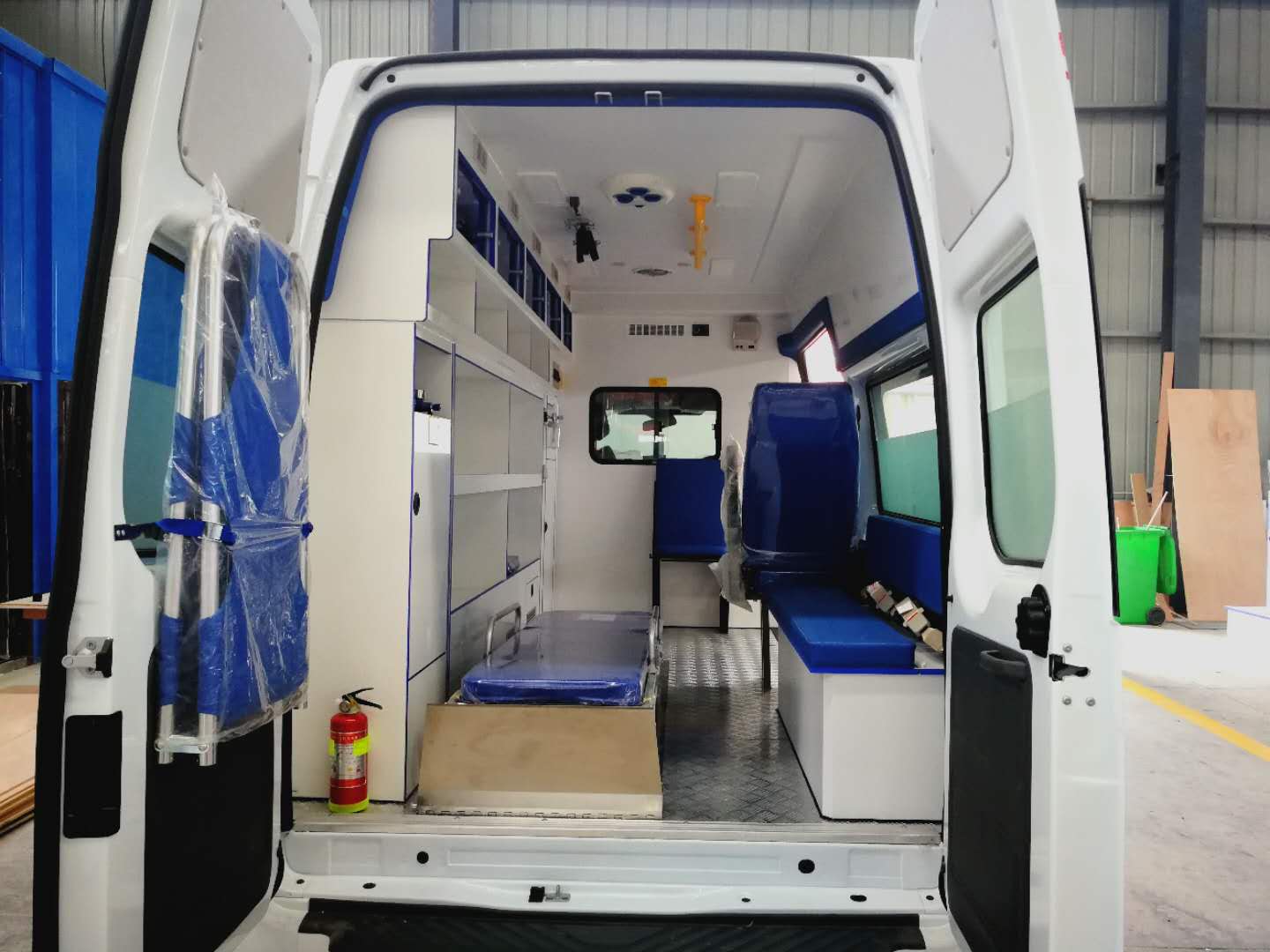 福特新世代V348救護(hù)車(長(zhǎng)軸福星高頂)