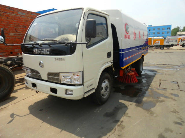  東風福瑞卡道路清掃車（<a href=http://www.fjkjs.com/saoluche/ target=_blank class=infotextkey>掃路車</a>）