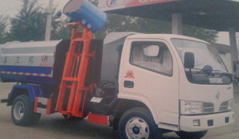 掛桶<a href=http://www.fjkjs.com/ljc target=_blank class=infotextkey>垃圾車</a>裝卸垃圾桶圖片