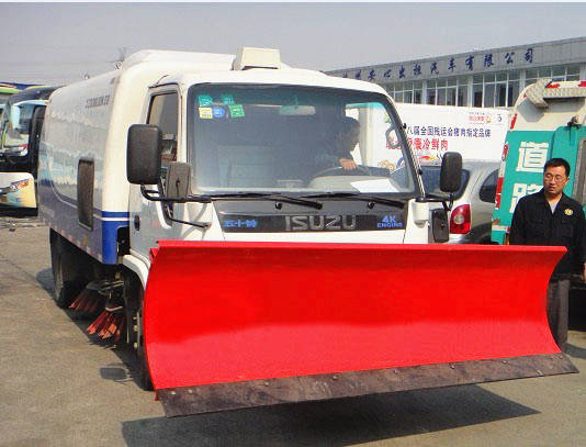 五十鈴鏟雪<a href=http://www.fjkjs.com/saoluche/ target=_blank class=infotextkey>掃路車</a>
